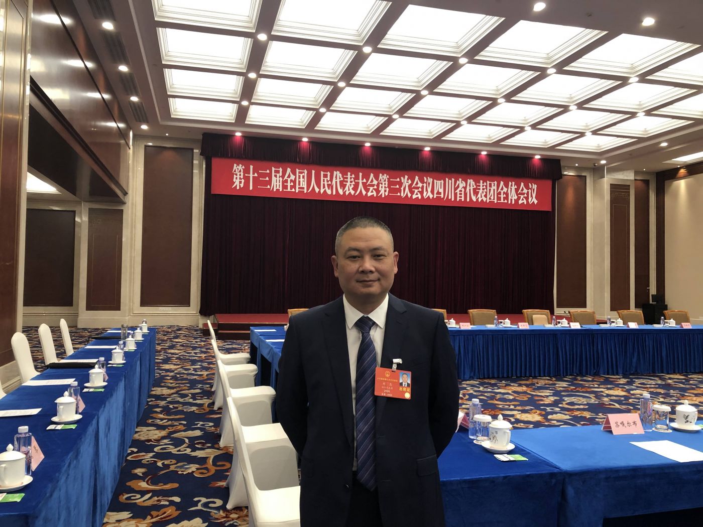 8. 全国人大代表、总工业凌峰军品分厂加工中心班长刘忠